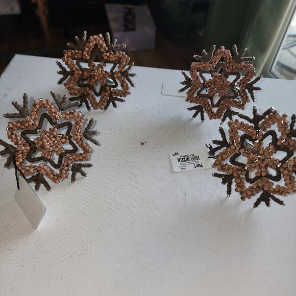 PIER 1 IMPORTS NWT SET OF 4 SNOWFLAKE WOOD BEAD NAPKIN RINGS - Picture 1 of 5